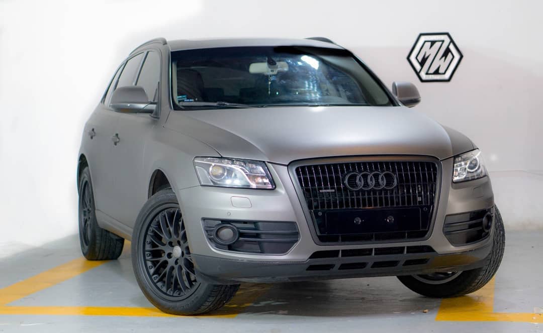 Vehículo con polarizado instalado